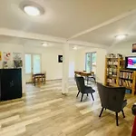 3 Pieces Avec Terrasse - Api-1-52-888 * Camon (Languedoc-Roussillon)