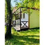 3 Pieces Avec Terrasse - Api-1-52-888 * Camon (Languedoc-Roussillon)