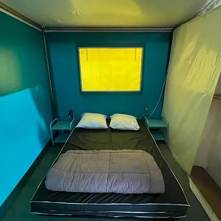 Kamp alanı 3 Pieces Avec Terrasse - Api-1-52-888 *