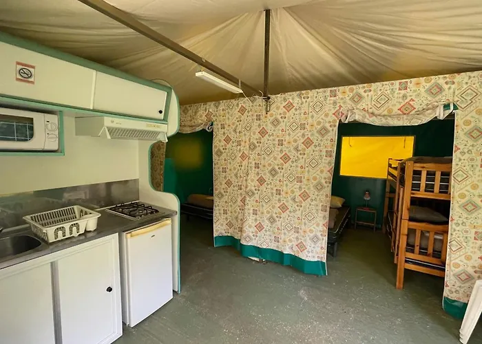 אתר קמפינג 3 Pieces Avec Terrasse - Api-1-52-888 Camon (Languedoc-Roussillon)