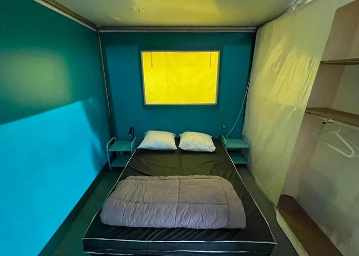 Kamp alanı 3 Pieces Avec Terrasse - Api-1-52-888 *