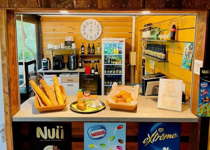 אתר קמפינג 3 Pieces Avec Terrasse - Api-1-52-888