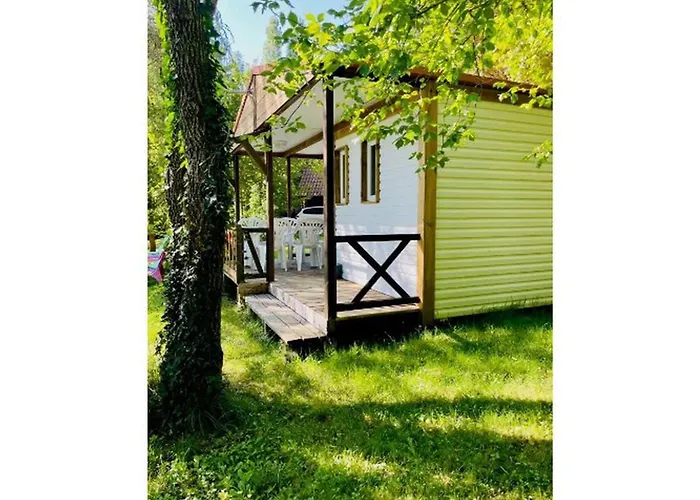 3 Pieces Avec Terrasse - Api-1-52-888 * Camon (Languedoc-Roussillon)